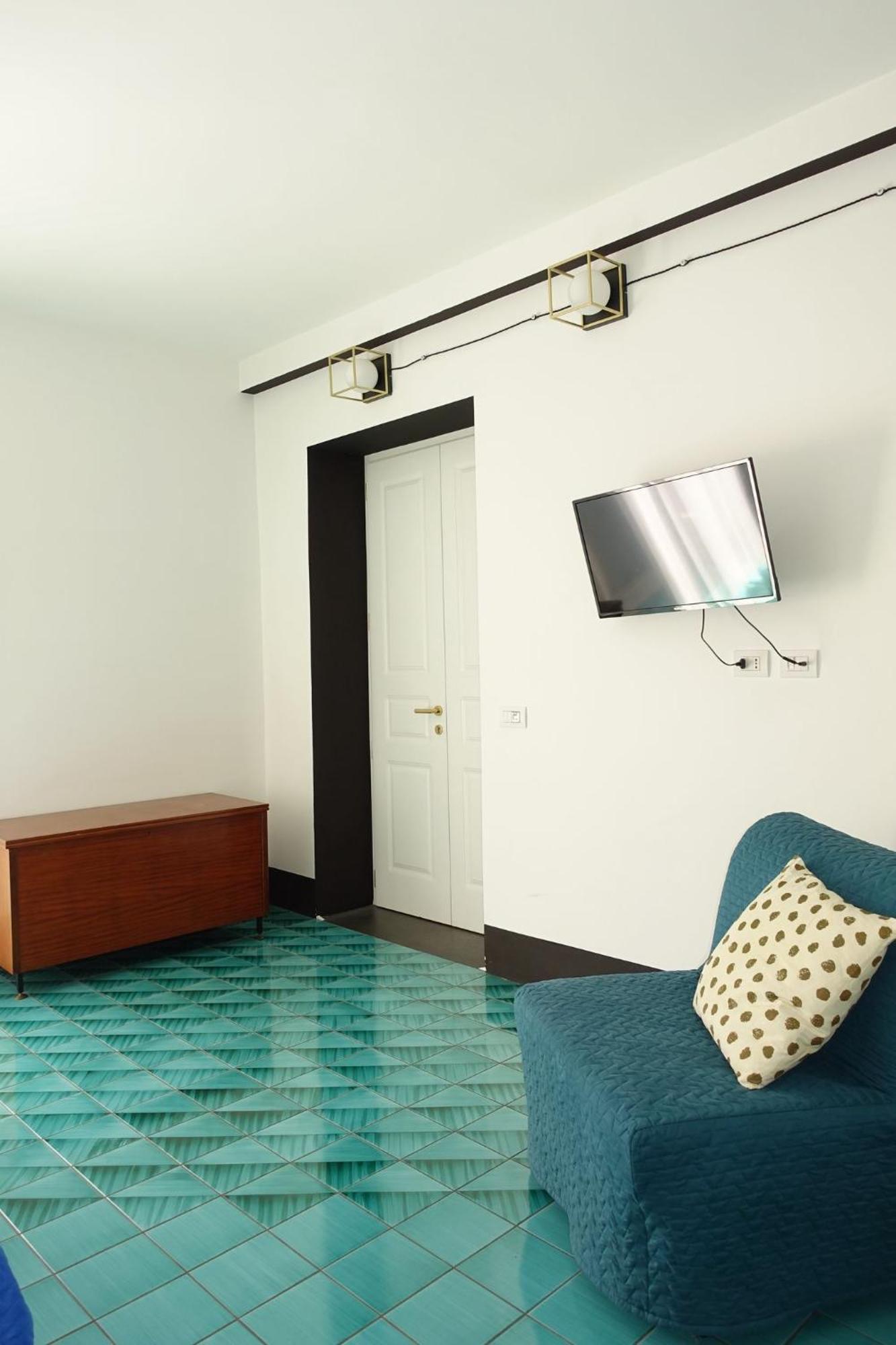 Ninina Boutique Suites 萨莱诺 外观 照片